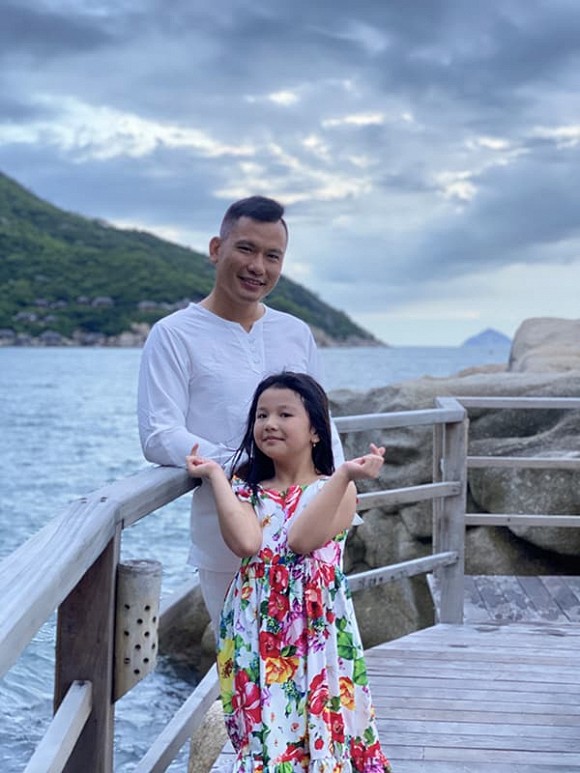 Jennifer Phạm khoe dáng nuột nà trong phòng tắm cùng khoảnh khắc khóa môi chồng cực ngọt-3