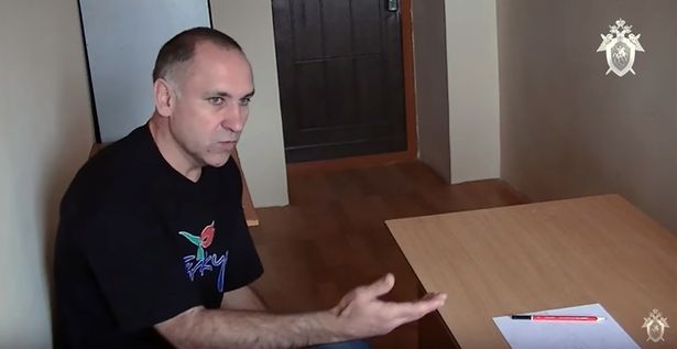 Thấy chồng ngoan ngoãn yêu chiều vợ, người phụ nữ không ngờ mình sống chung với quỷ đội lốt người hại đời 19 phụ nữ trong suốt 7 năm-2