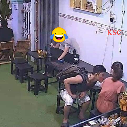 Ngang nhiên vào quán cà phê rồi thò tay sàm sỡ chị chủ, nam thanh niên bị phản đòn đến xanh mặt theo cách bất ngờ-2