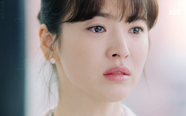 Về quê biếu tiền mẹ chồng, nào ngờ tôi bị bà đưa một quyển vở ô ly chi chít chữ kèm đề nghị gây sốc-2