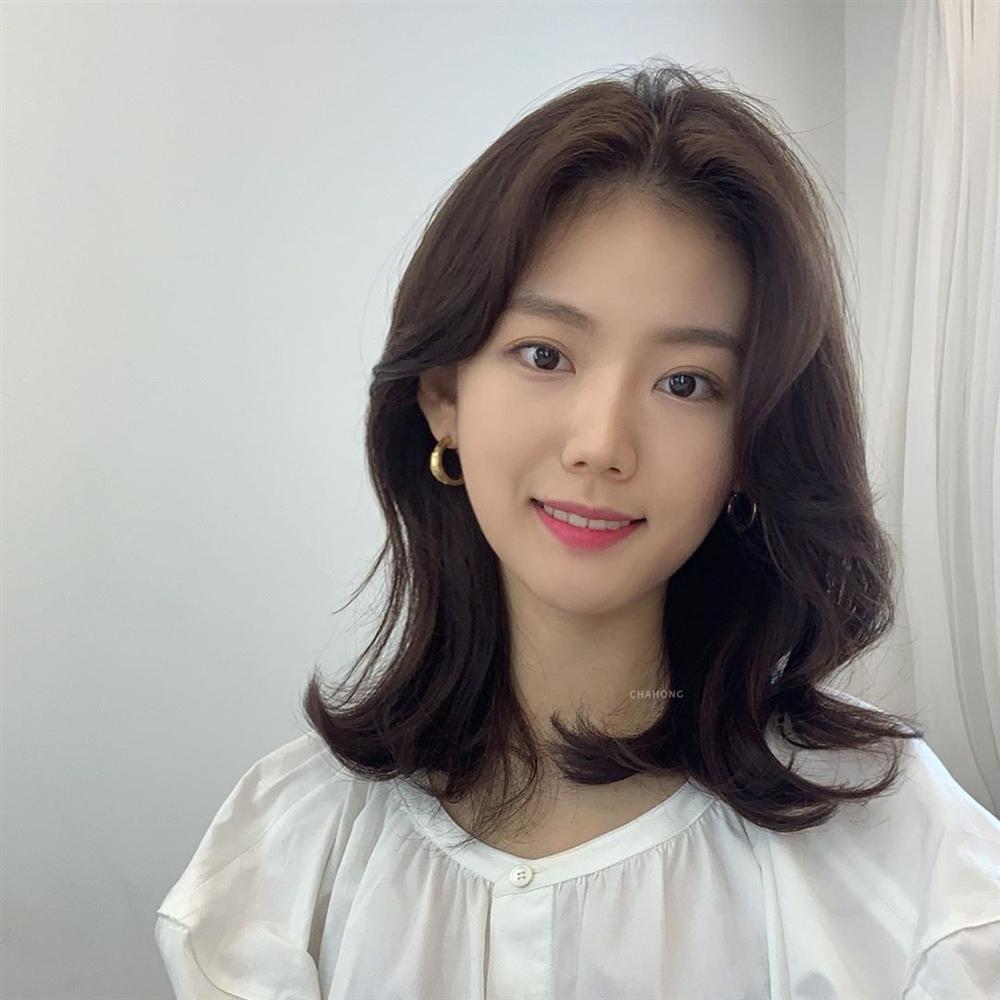 Tóc xương đòn - kiểu tóc hợp mọi dáng mặt: Hiện đại, cá tính hệt tóc ngắn, mà cũng nữ tính sang chảnh chẳng thua tóc dài-4