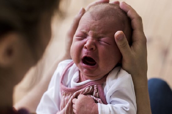 Đây là lý do con khóc dai dẳng không thể xoa dịu và bác sĩ Nhi chỉ cách ứng phó khi bé khóc dạ đề
