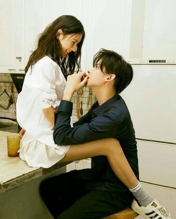 Nếu đàn ông thường xuyên có những hành động này, chứng tỏ anh ấy vô cùng ham muốn bạn, chẳng còn hơi sức đâu mà ngoại tình nữa-1