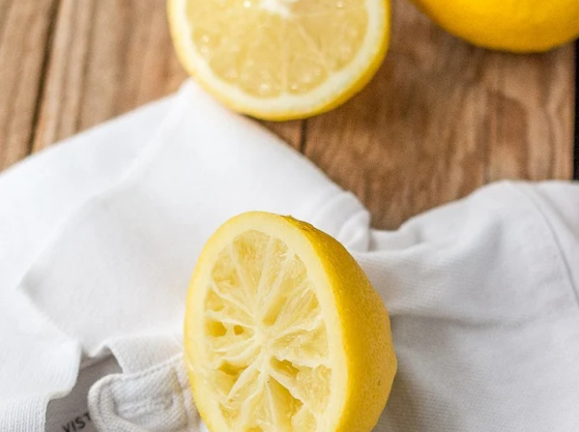 Đổ nước cốt chanh lên áo sơ mi bạn sẽ thấy kết quả bất ngờ-2