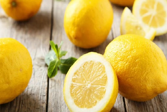 Đổ nước cốt chanh lên áo sơ mi bạn sẽ thấy kết quả bất ngờ