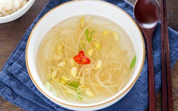 Không phải nước lọc, đây mới là 2 loại nước mà chuyên gia khuyên phụ nữ dùng mỗi ngày để kìm hãm lão hóa, đẩy lùi nhăn nheo và khỏe mạnh hơn-5