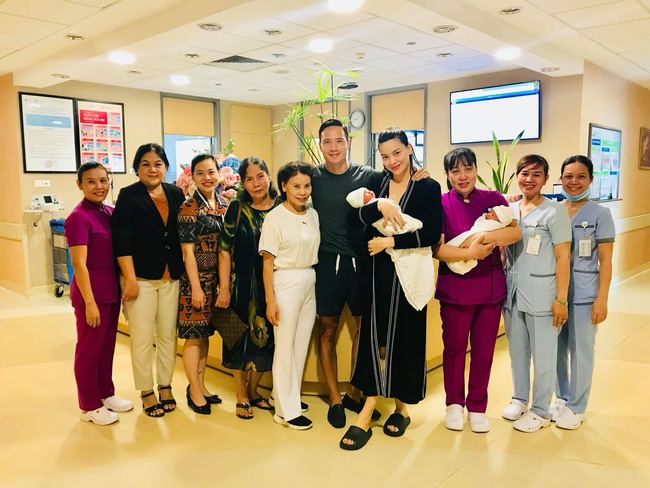 Hồ Ngọc Hà lần đầu lộ diện vóc dáng sau 4 ngày sinh con-1