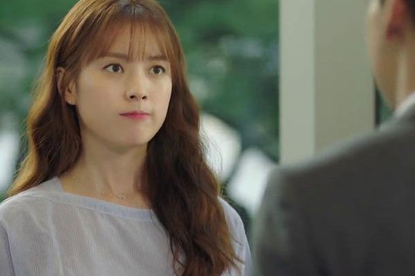 Vừa đề nghị mua máy giặt, chồng bảo muốn mua tự kiếm tiền, vợ không đáp lại nửa lời nhưng lẳng lặng làm 1 việc không tưởng khiến anh choáng váng-1