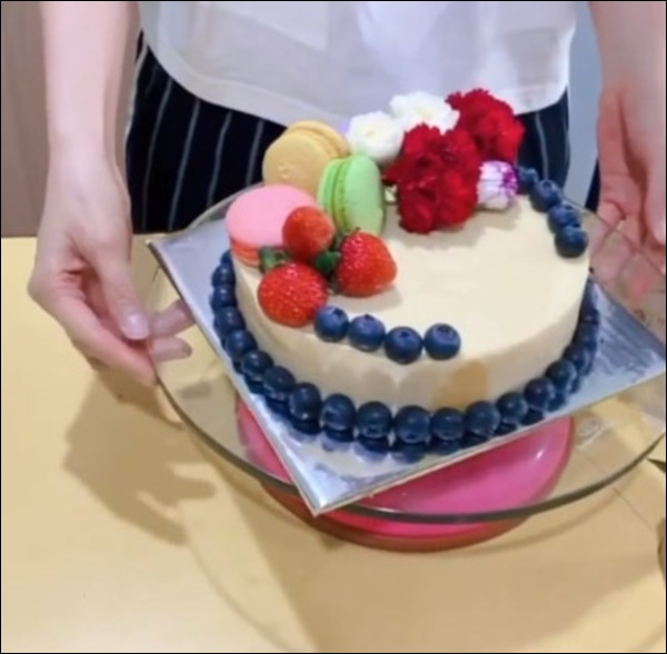 Diễm My 9x lần đầu làm bánh sinh nhật tặng bạn trai doanh nhân, thành phẩm cũng đáng nể lắm!-10