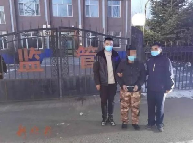 Bé trai 12 tuổi bị bố ruột đánh liên tục 2 giờ dẫn đến tử vong, câu chuyện đằng sau thảm kịch khiến ai cũng thở dài-1