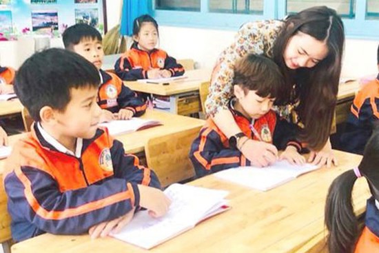 Mẹ phàn nàn vì con nghỉ ốm nhưng cô giáo không một lời thăm hỏi, hội phụ huynh nổ ra cuộc tranh cãi
