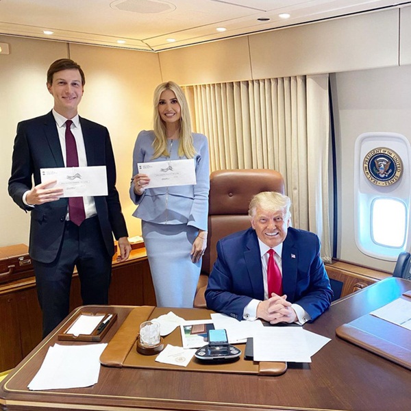 Động thái khó hiểu của nữ thần Ivanka Trump khi đối thủ của cha giành chiến thắng, trở thành chủ nhân mới của Nhà Trắng-1