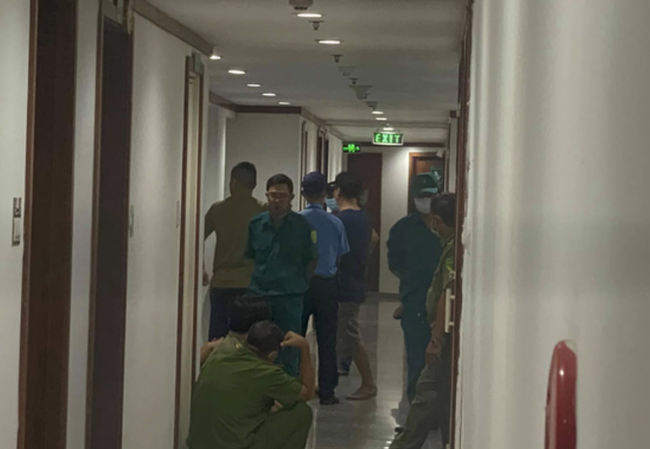 Vụ phát hiện thi thể người phụ nữ lìa đầu ở TP.HCM: Người dân chung cư hoang mang sợ hãi, xuất hiện đối tượng lạ cấm chụp hình-2