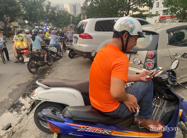 Vụ phát hiện thi thể người phụ nữ lìa đầu ở TP.HCM: Người dân chung cư hoang mang sợ hãi, xuất hiện đối tượng lạ cấm chụp hình-5