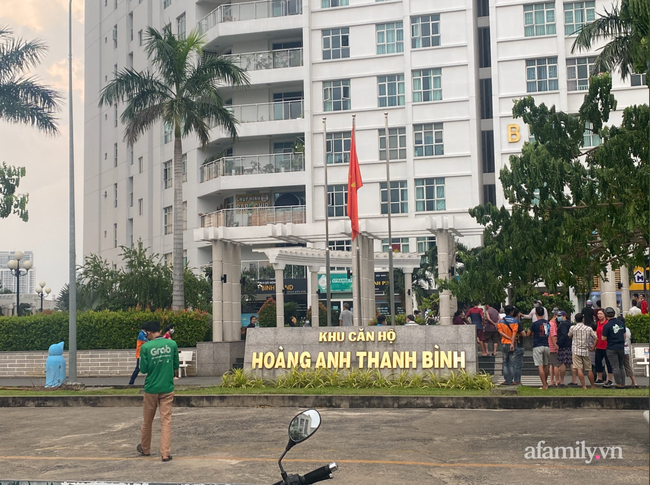 Vụ phát hiện thi thể người phụ nữ lìa đầu ở TP.HCM: Người dân chung cư hoang mang sợ hãi, xuất hiện đối tượng lạ cấm chụp hình-6