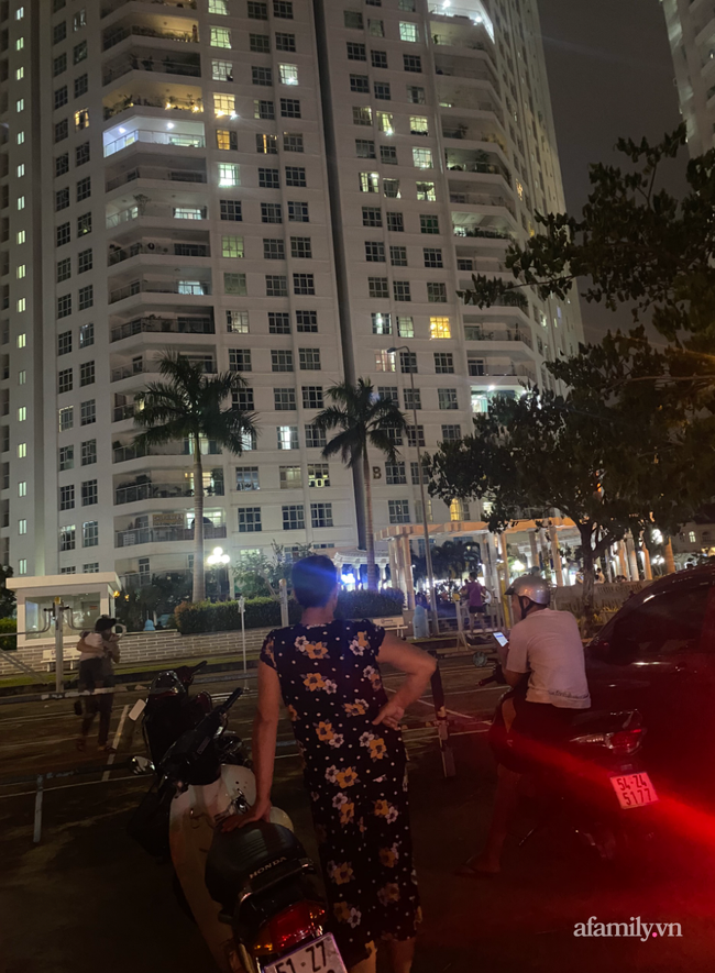 Vụ phát hiện thi thể người phụ nữ lìa đầu ở TP.HCM: Người dân chung cư hoang mang sợ hãi, xuất hiện đối tượng lạ cấm chụp hình-8