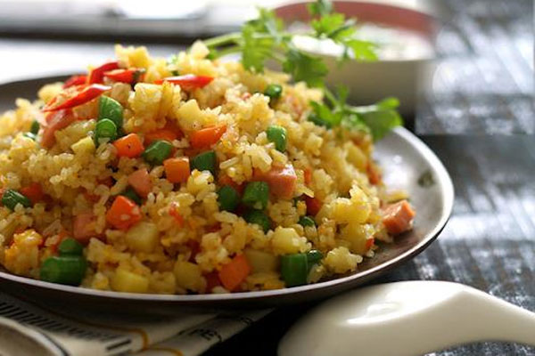 Nhiều hàng quán vẫn treo chiếc túi nilon đựng đầy nước lọc để đuổi ruồi, sự thật phía sau là gì?-2