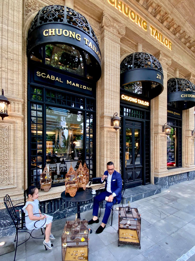 Ông trùm thời trang Việt Nam Chương Tailor sở hữu căn biệt thự xa hoa ngay phố cổ Hà Nội với bể cá Koi tiền tỷ cùng thú chơi chim đột biến cực quý hiếm-2