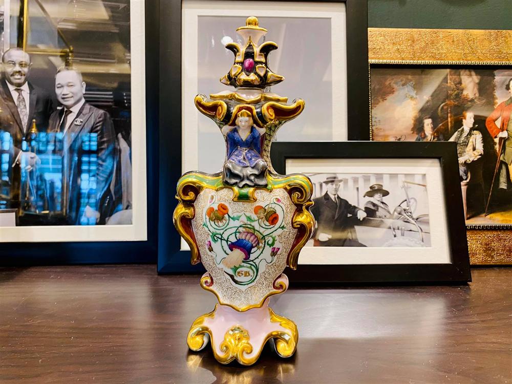 Ông trùm thời trang Việt Nam Chương Tailor sở hữu căn biệt thự xa hoa ngay phố cổ Hà Nội với bể cá Koi tiền tỷ cùng thú chơi chim đột biến cực quý hiếm-6