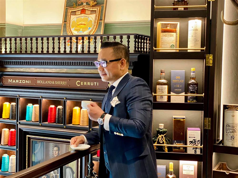 Ông trùm thời trang Việt Nam Chương Tailor sở hữu căn biệt thự xa hoa ngay phố cổ Hà Nội với bể cá Koi tiền tỷ cùng thú chơi chim đột biến cực quý hiếm-5