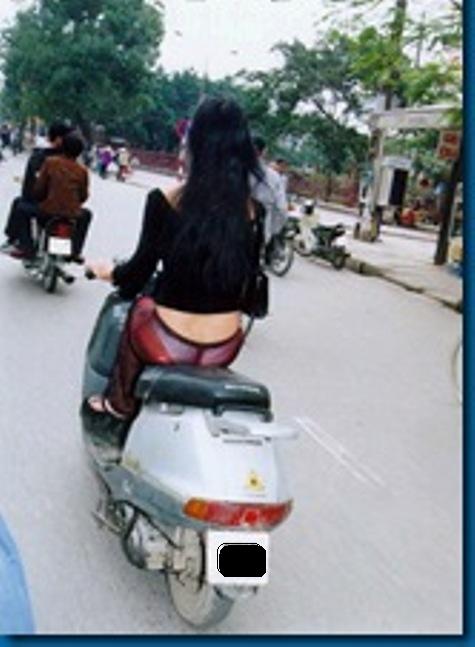 Cô gái trẻ bị chỉ trích phản cảm vì ra đường mà không mặc quần-7