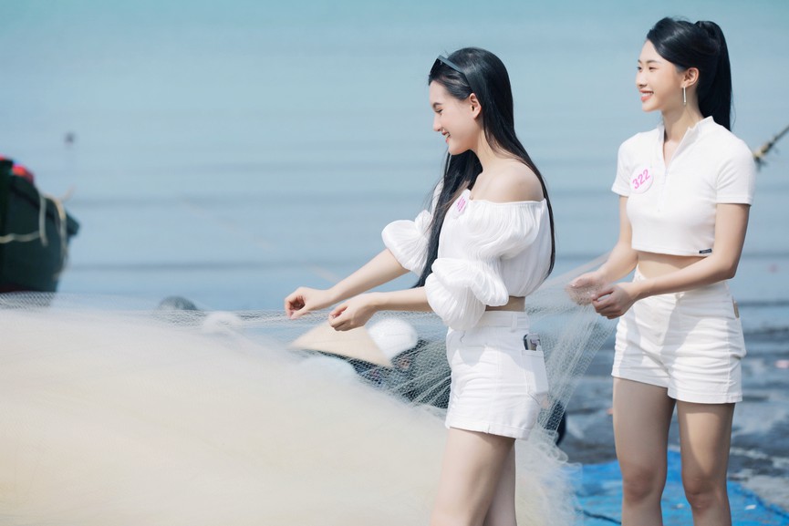 Thí sinh HHVN 2020 kéo lưới cùng ngư dân trên bãi biển Vũng Tàu-5