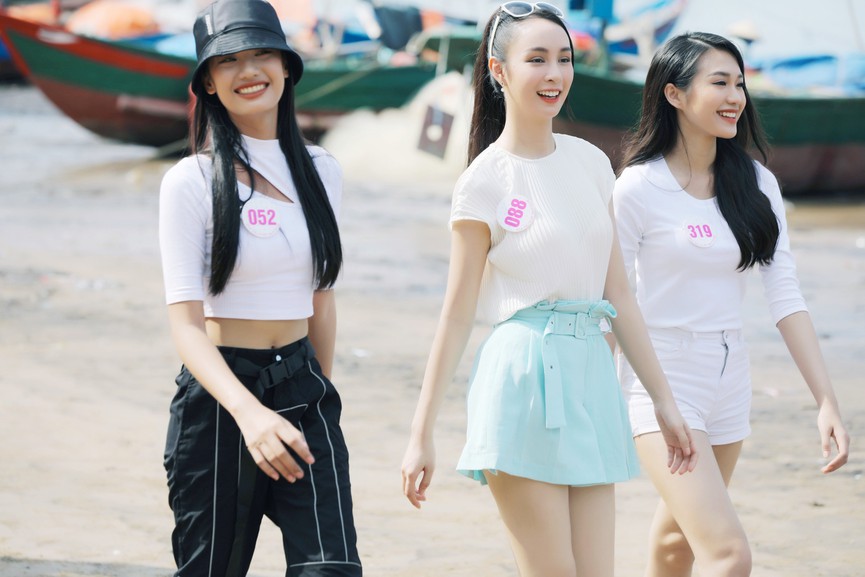 Thí sinh HHVN 2020 kéo lưới cùng ngư dân trên bãi biển Vũng Tàu-1