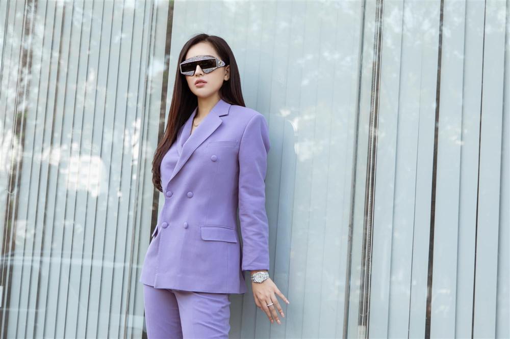 Nàng Hậu nóng bỏng nhất Vbiz - Mai Phương Thúy thách thức ánh nhìn trong những bộ cánh ôm sát khó nhằn-4
