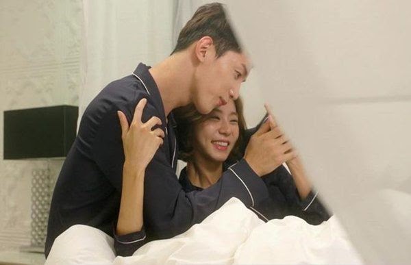 Vợ đột nhiên cắt phăng mái tóc dài rồi thay đổi 180 độ cách ăn mặc, vừa phàn nàn thì em nói lại câu này khiến tôi chết đứng-1