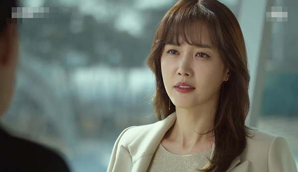 Vợ đột nhiên cắt phăng mái tóc dài rồi thay đổi 180 độ cách ăn mặc, vừa phàn nàn thì em nói lại câu này khiến tôi chết đứng-2