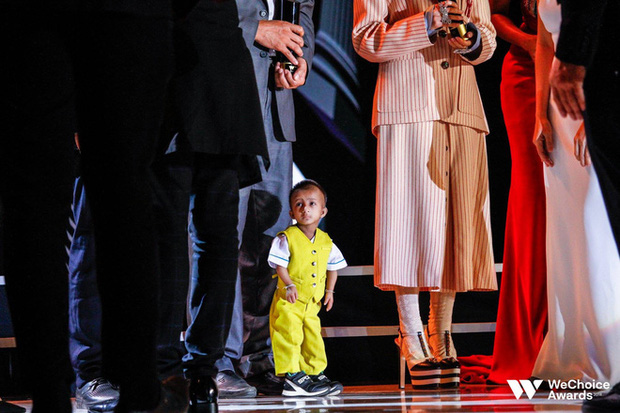 Những hình ảnh không thể nào quên về Đinh Văn Krể: Tạm biệt cậu bé tí hon với nụ cười luôn nở trên môi-12