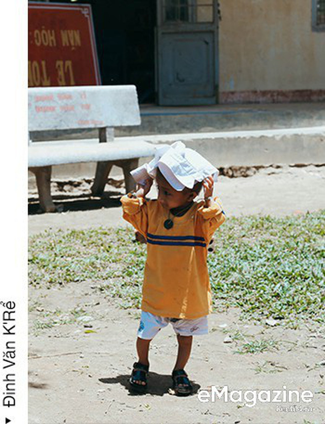 Những hình ảnh không thể nào quên về Đinh Văn Krể: Tạm biệt cậu bé tí hon với nụ cười luôn nở trên môi-2