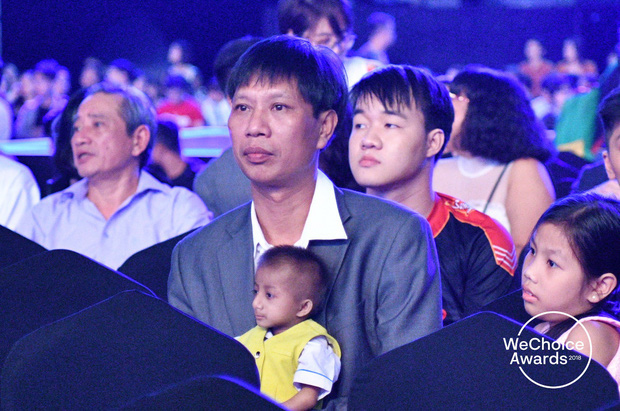 Những hình ảnh không thể nào quên về Đinh Văn Krể: Tạm biệt cậu bé tí hon với nụ cười luôn nở trên môi-9