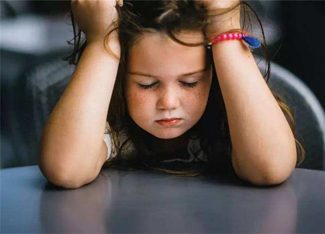 Kiểu bạo lực gia đình” mới đang âm thầm ăn mòn tuổi thơ của trẻ, đáng sợ hơn cả việc bị bố mẹ đánh đập hay mắng nhiếc-5