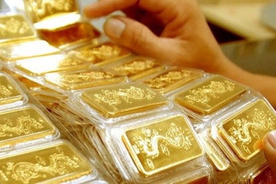 Vượt qua cú tụt bất ngờ, vàng hướng lên 60 triệu đồng/lượng