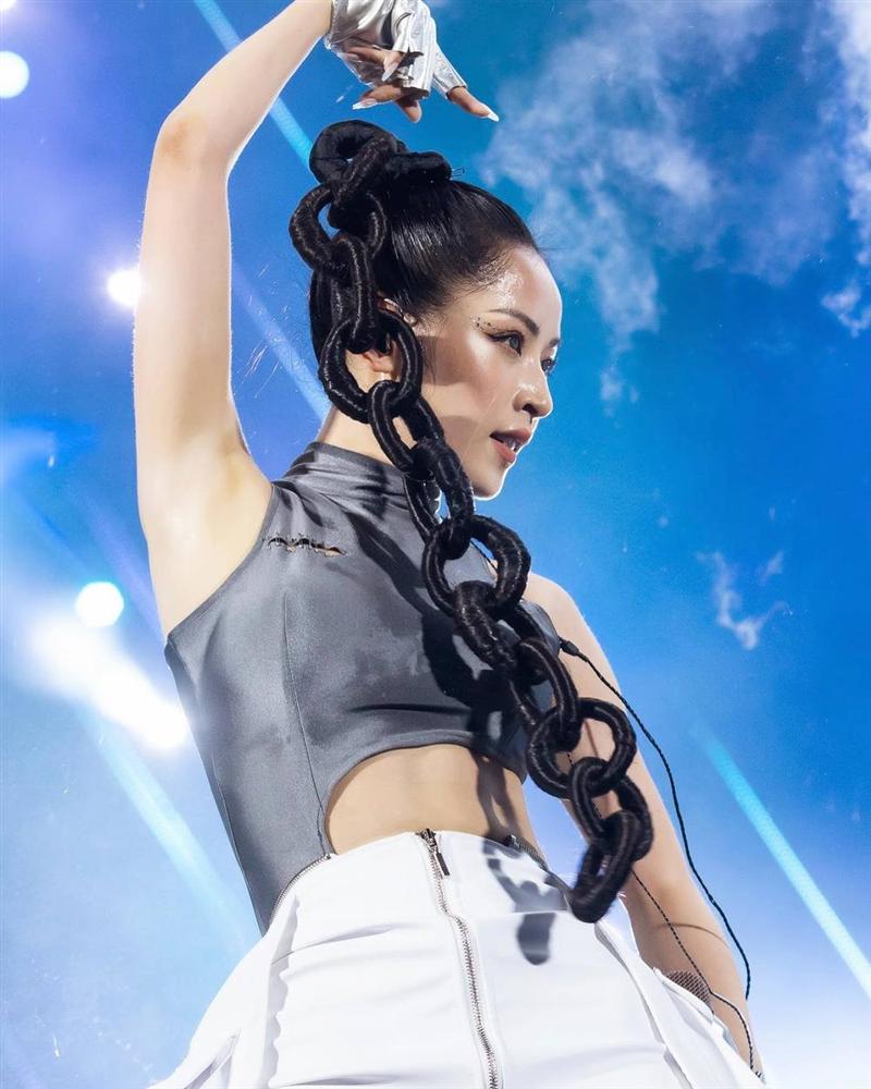 Những kiểu tóc chẳng biết bắt đầu và kết thúc ở đâu của sao Việt-2