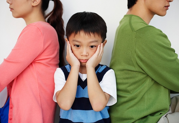 Kiểu bạo lực gia đình” mới đang âm thầm ăn mòn tuổi thơ của trẻ, đáng sợ hơn cả việc bị bố mẹ đánh đập hay mắng nhiếc-2