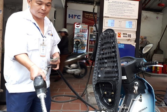 Giá xăng: 1 tháng 3 lần điều chỉnh, tiếp tục nộp quỹ bình ổn