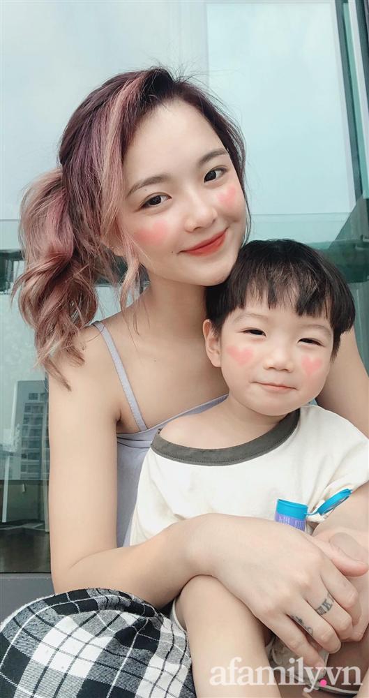 Hot girl dân tộc từng gây bão mạng giờ đã làm mẹ, nhan sắc hiện tại trông thế nào mà dắt con ra đường nhiều người nhầm lẫn?-7