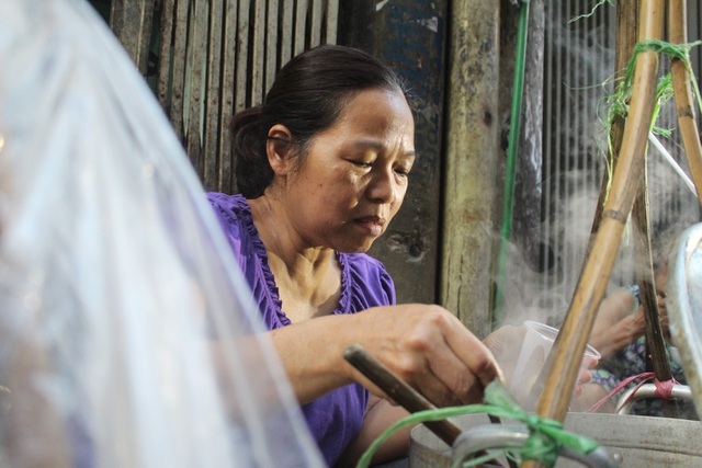 Quán bánh trôi tàu không biển hiệu, 3 tiếng bán vèo gần 1000 viên bánh-2