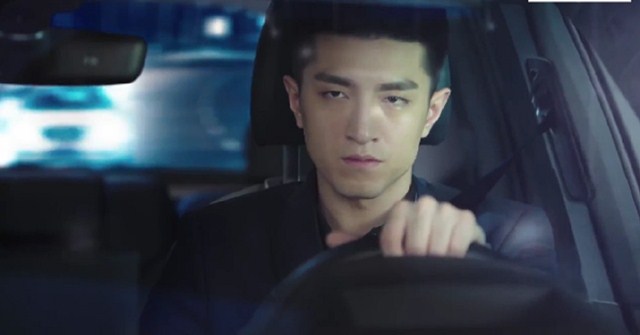 Nửa năm không thể gần vợ, tôi thầm cảm kích cô ấy thương chồng bệnh tật, đến khi tình cờ nhìn thấy món đồ vợ giấu trong tủ quần áo mà tôi điếng người-1