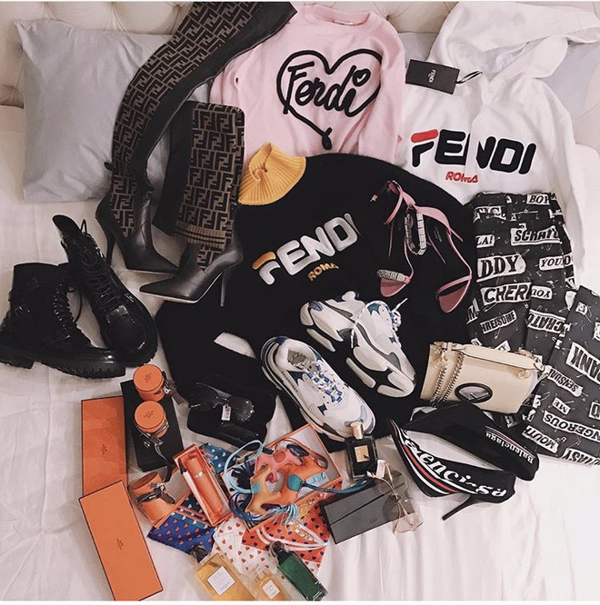 Trông thế mà Ngọc Trinh đã kịp theo tới 8 trend thịnh hành, để chấm điểm thì cũng nhiều điểm cao ra phết!-3