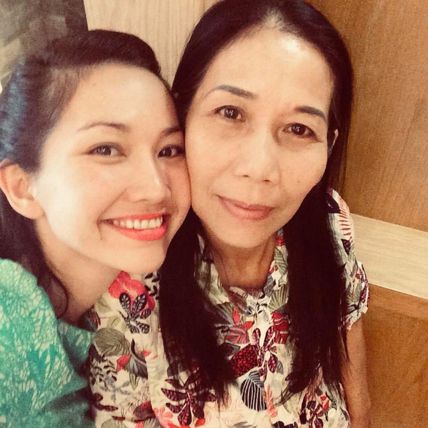 Kim Hiền ôm di ảnh bật khóc, không thể về chịu tang sau 100 ngày mẹ mất vì ảnh hưởng dịch Covid-19 tại Mỹ-5