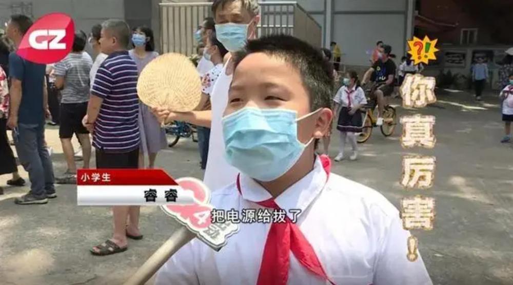 Cậu bé bị bố phạt đứng ở nghĩa địa vì không hoàn thành bài tập: Tôi không dạy được anh, cứ để tổ tiên lo liệu vậy!-4