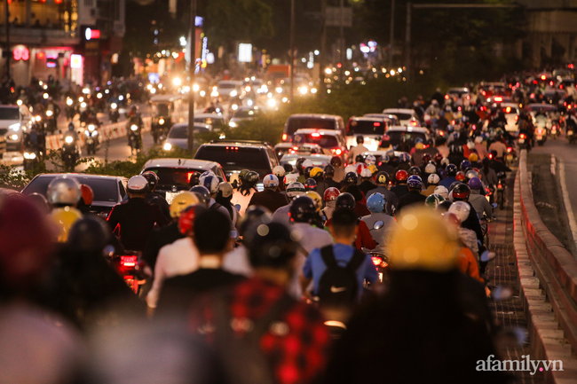 Con đường đau khổ Trường Chinh trở lại ác mộng tắc nghẽn kinh hoàng chỉ sau 2 ngày thông xe, đi 3km vẫn mất hàng tiếng đồng hồ!-4