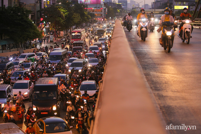 Con đường đau khổ Trường Chinh trở lại ác mộng tắc nghẽn kinh hoàng chỉ sau 2 ngày thông xe, đi 3km vẫn mất hàng tiếng đồng hồ!-5