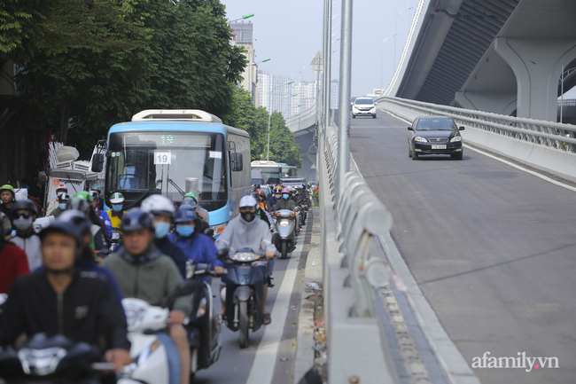 Con đường đau khổ Trường Chinh trở lại ác mộng tắc nghẽn kinh hoàng chỉ sau 2 ngày thông xe, đi 3km vẫn mất hàng tiếng đồng hồ!-10