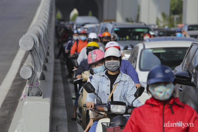 Con đường đau khổ Trường Chinh trở lại ác mộng tắc nghẽn kinh hoàng chỉ sau 2 ngày thông xe, đi 3km vẫn mất hàng tiếng đồng hồ!-11