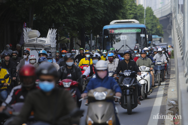 Con đường đau khổ Trường Chinh trở lại ác mộng tắc nghẽn kinh hoàng chỉ sau 2 ngày thông xe, đi 3km vẫn mất hàng tiếng đồng hồ!-13