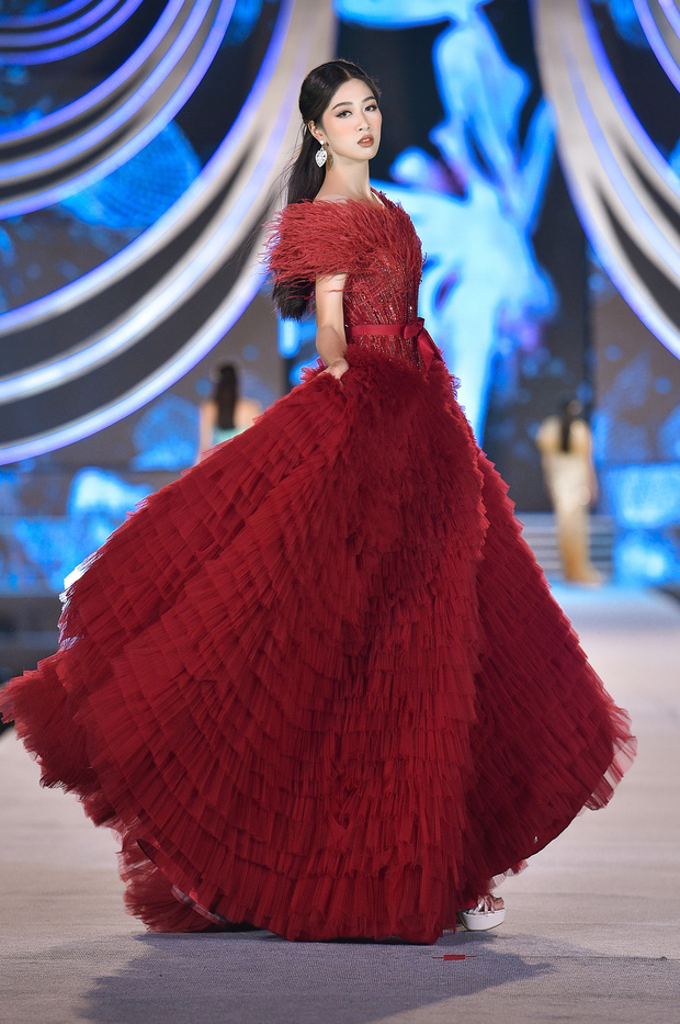 Bùng nổ đêm thi thời trang HHVN 2020: Kỳ Duyên - Tiểu Vy chặt chém khét lẹt, Doãn Hải My nổi bật giữa dàn thí sinh-19